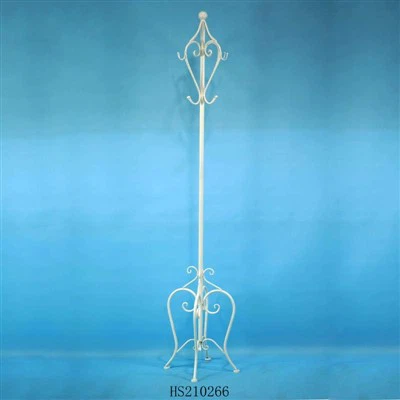 Qual è la differenza tra un attaccapanni in metallo e uno in legno?